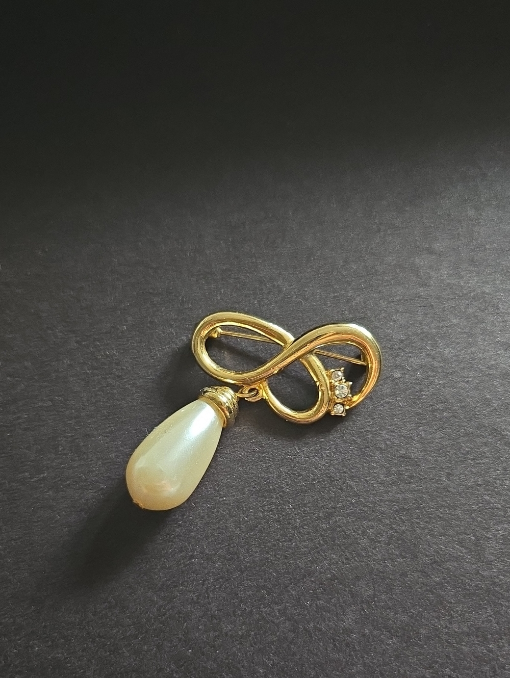 Gold Infinity Drop Pearl Brooch - Women's Jewelry VINTAGE